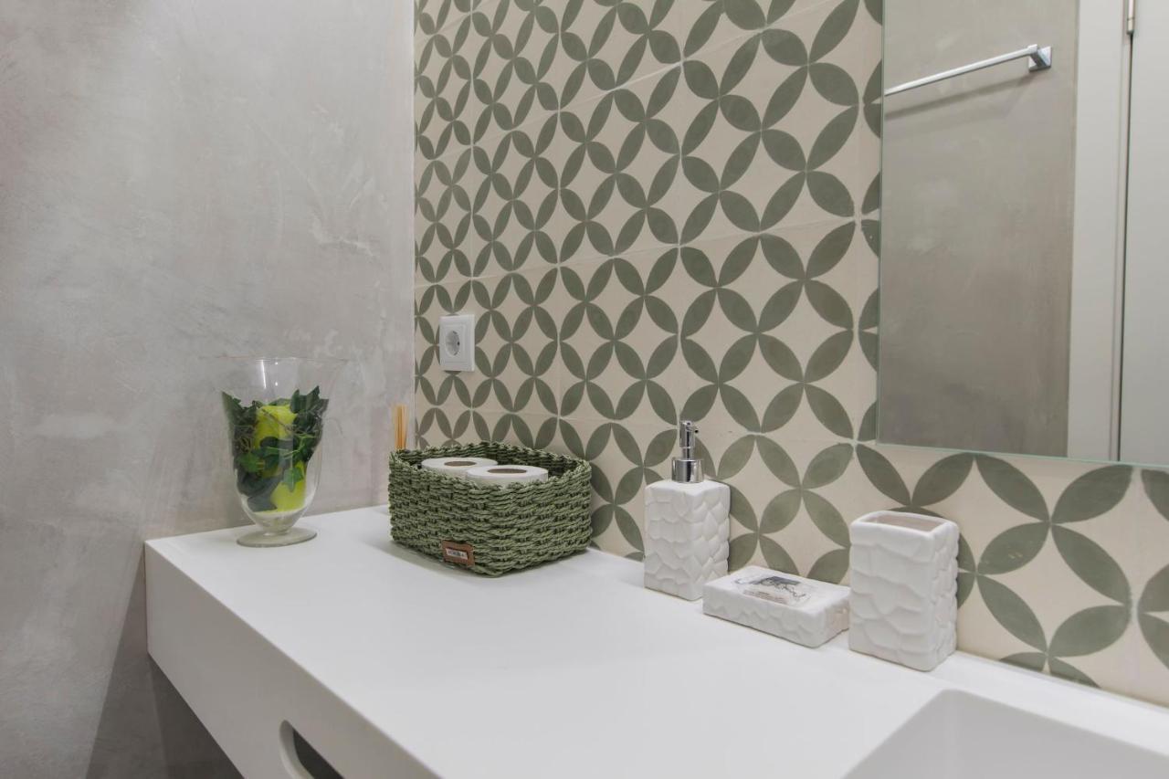 Lovelystay - Vintage Flat Near Santa Justa Elevator! Appartement Lissabon