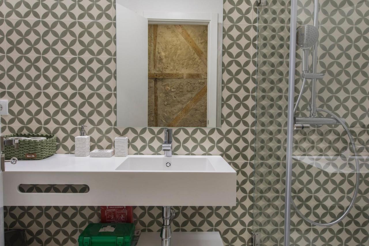 Lovelystay - Vintage Flat Near Santa Justa Elevator! Lissabon