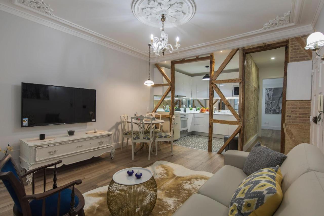 Lovelystay - Vintage Flat Near Santa Justa Elevator! * Lissabon
