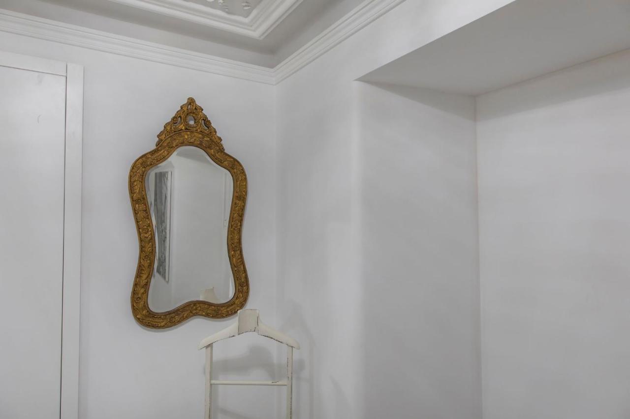 Lovelystay - Vintage Flat Near Santa Justa Elevator! Lissabon