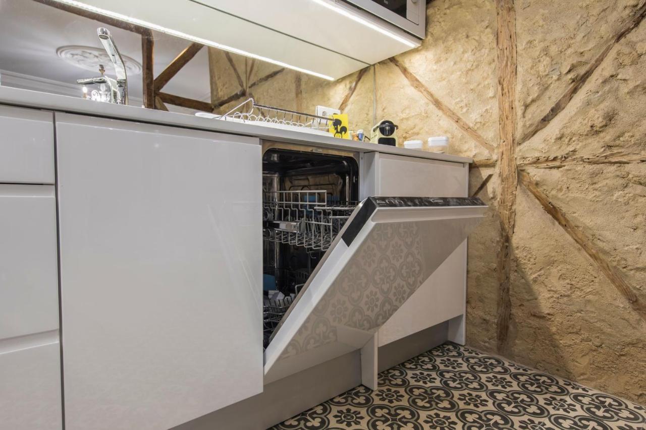 Lovelystay - Vintage Flat Near Santa Justa Elevator! Lissabon