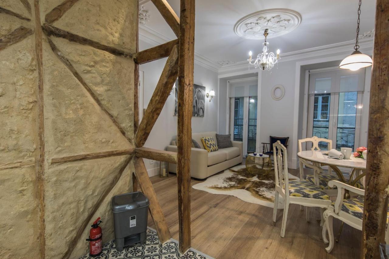 Lovelystay - Vintage Flat Near Santa Justa Elevator! Appartement Lissabon